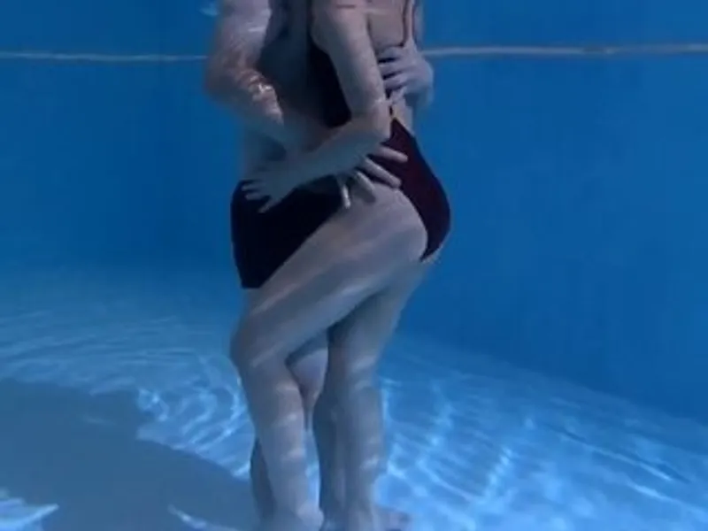 ông xã lạnh nhạt, người vợ ngoại tình với hlv dạy bơi