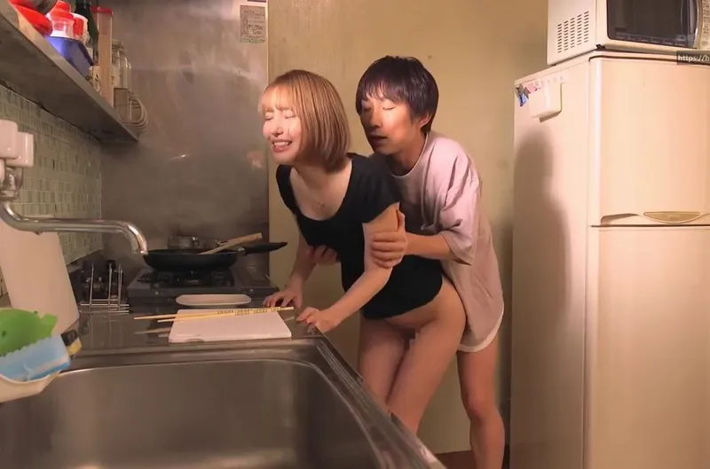 Người yêu của anh trai mất nết về quê chơi rồi trả bài với cậu em chồng